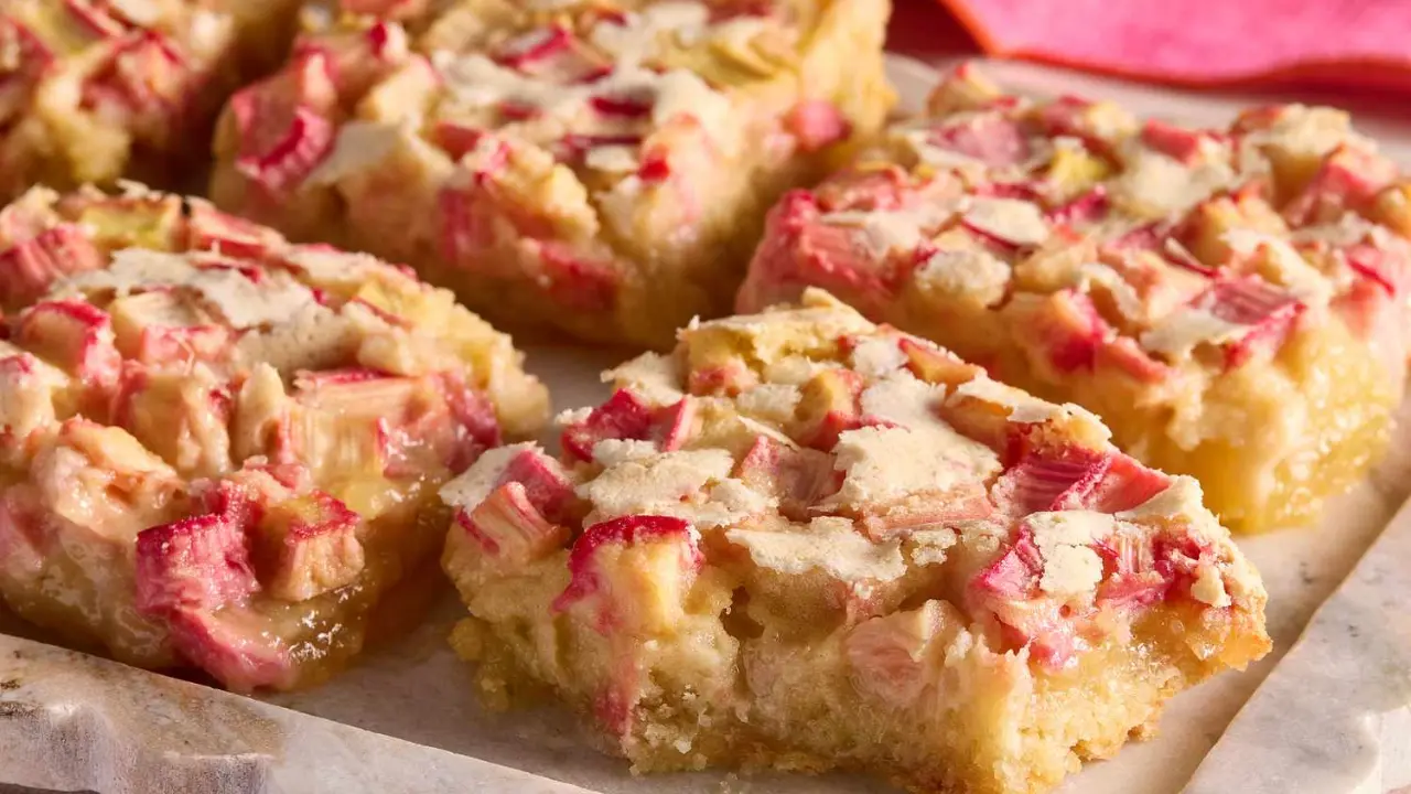 Rhubarb Shortbread Bars Recipe